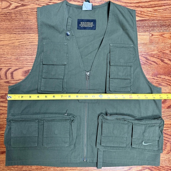 Gorgeous Nike Utility Vest!!!
Loose Fit - Picture 8 of 9